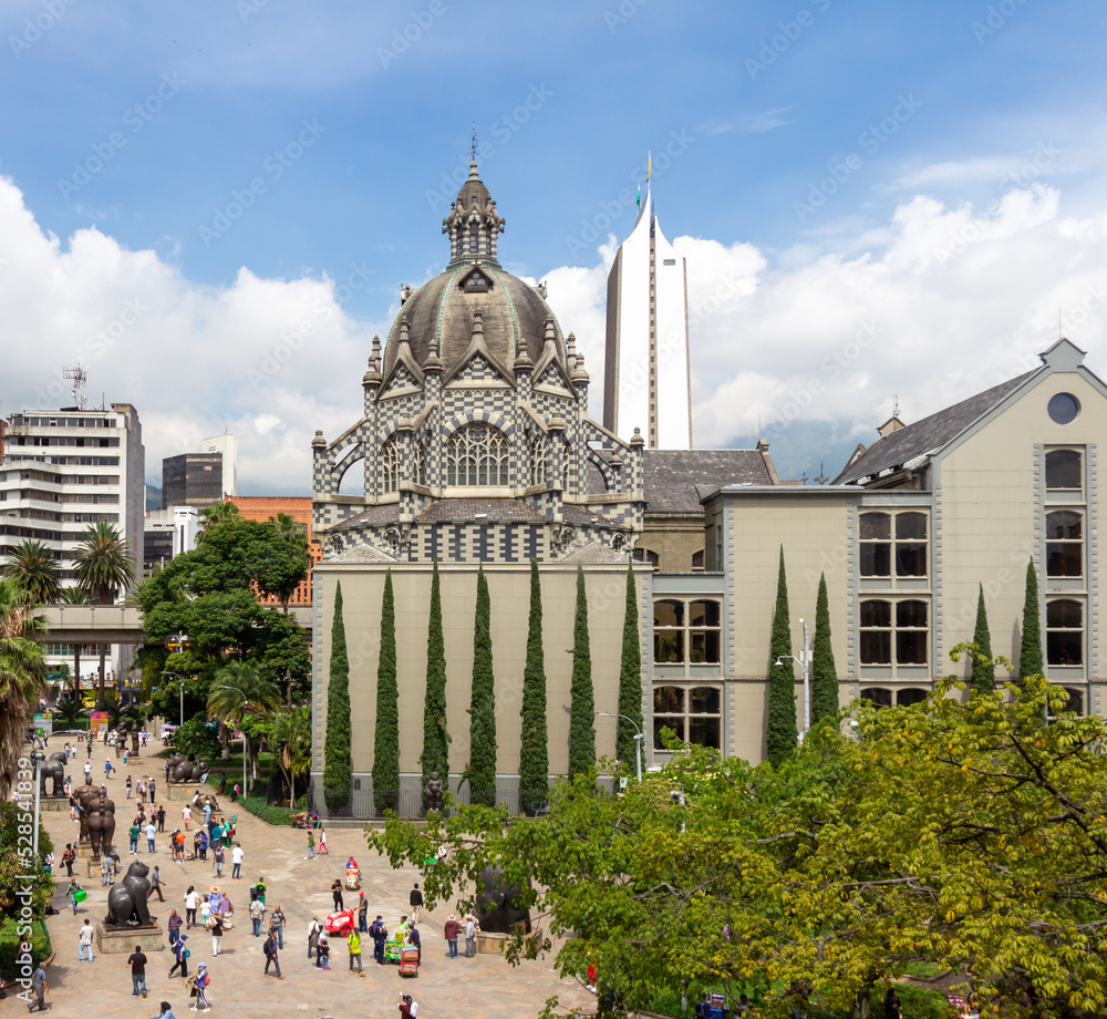 Foto De View Of The Botero Plaza With The Sculptures Of The Artist The Rafael Uribe Uribe 7971