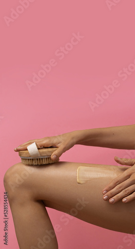 Fotografie, Obraz woman dry-brushing her body on ponk background, beauty concept