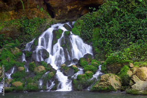 Paisajes en la cascada de Misol-Ha, Chiapas, México photo