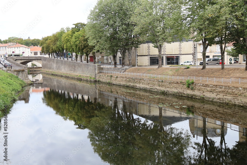 La rivière Vendée, ville de Fontenay Le Comte, département de la Vendée, France La rivière Vendée, ville de Fontenay Le Comte, département de la Vendée, France