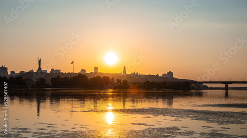 Obraz na plátně View of Kyiv from left bank of Dnipro river at sunset