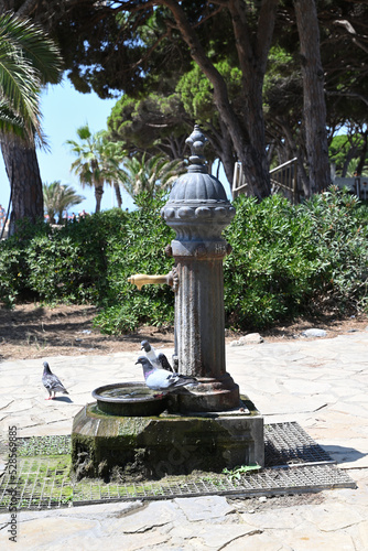 wasserhahn in cambrils, tarragona, spanien photo