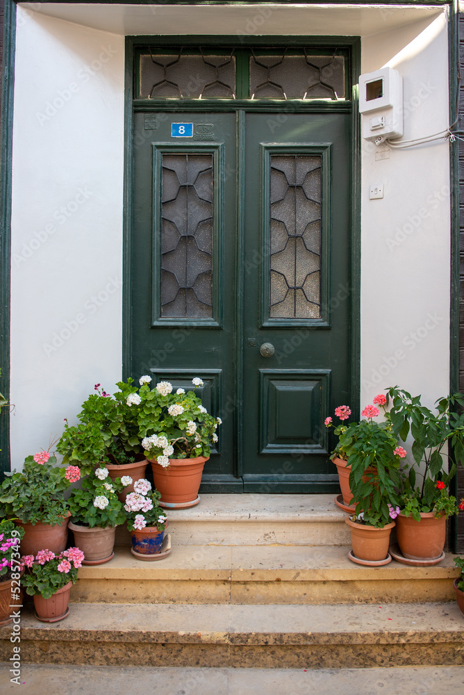Bozcaada's Greek Quarter is very striking with its well-kept houses, beautiful doors, and thousands of flowers.
