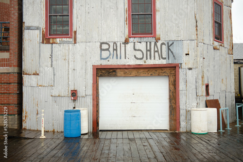 Fototapet Harbor Bait shack on fishing dock
