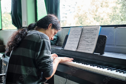 Billede på lærred Concentrated piano teacher playing classical music