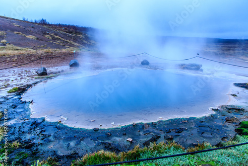 Gejzer i gorące źródła na islandii