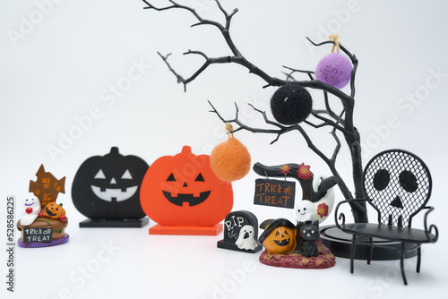 ハロウィンの小物とコピースペース