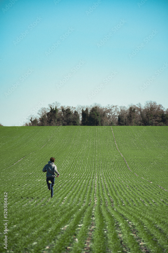 Corriendo por el campo Corriendo por el campo