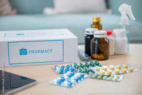 Fotografie Online purchase delivery of medicines to your home from drugstore, Home medicine