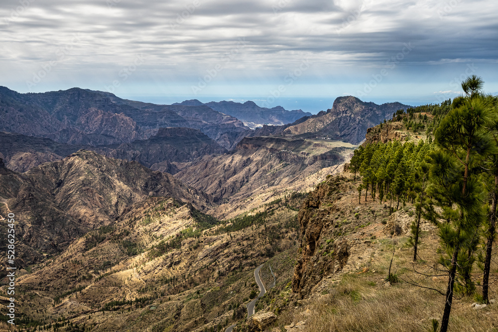 Gran Canaria hiking route Cruz de Tejeda to Artenara, view into Caldera de Tejeda, Canary Islands, Spain Gran Canaria hiking route Cruz de Tejeda to Artenara, view into Caldera de Tejeda, Canary Islands, Spain