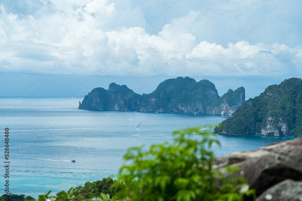 Fototapeta premium Koh Phi Phi Blick in Richtung Pileh Bay (Phi Leh Lagoon)