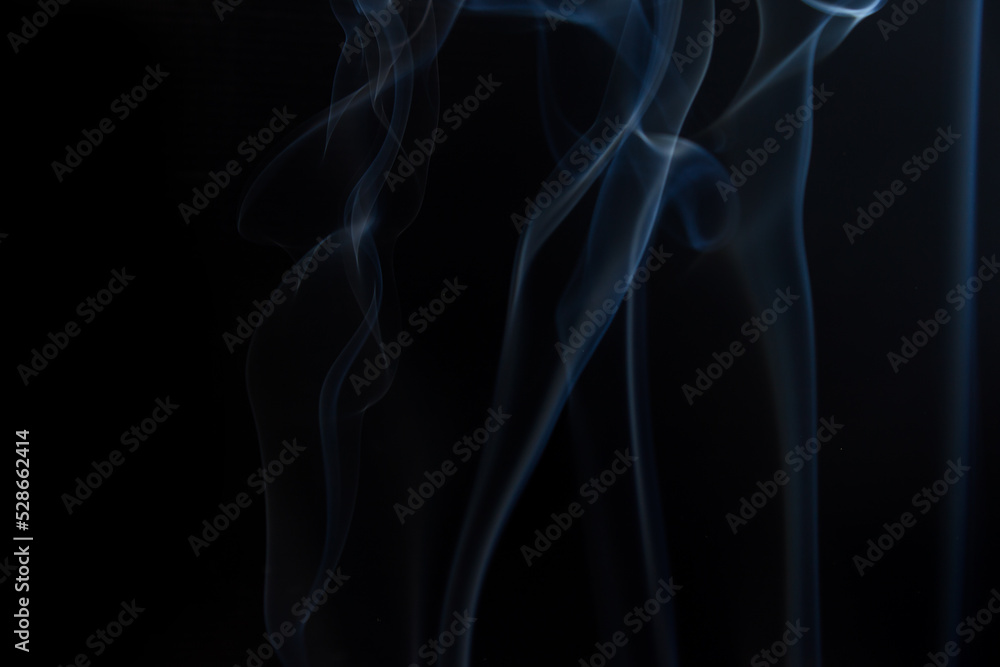 Obraz premium movement of smoke on black background, smoke background, abstract smoke on black background