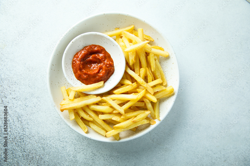 French fries with roasted pepper dip