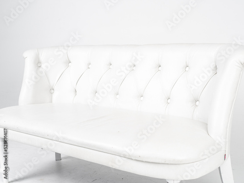 Obraz na płótnie White skin sofa on white background w salonie