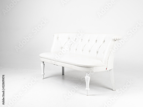 Obraz na płótnie White skin sofa on white background w salonie