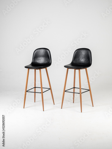 Obraz na płótnie Black bar skin chairs with wood chair leg and black table on white background w salonie
