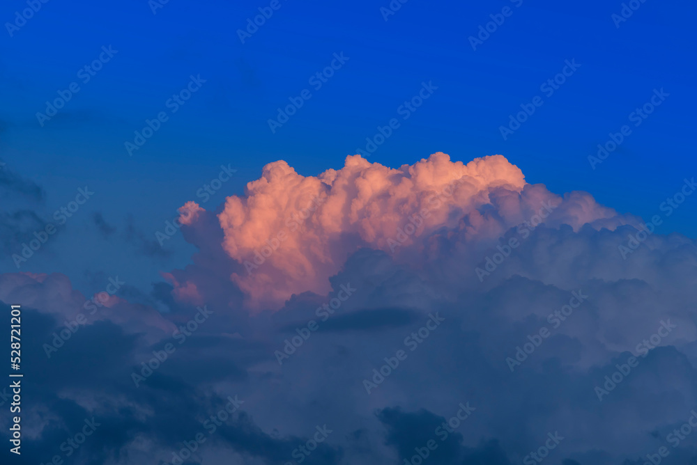 夕日の空　夕焼け　黄昏　西日　雲　空