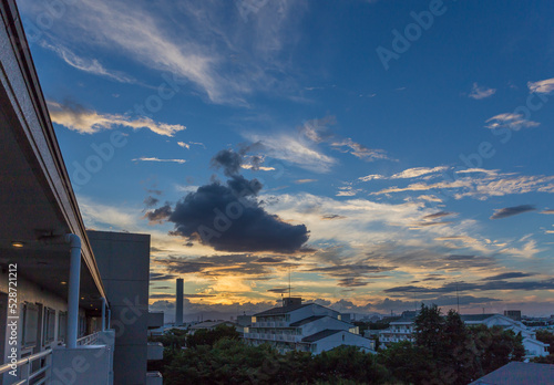 夕日の空 夕焼け 黄昏 西日 雲 空