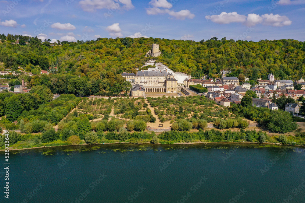 Fototapeta premium aerial view on the city of La Roche Guyon