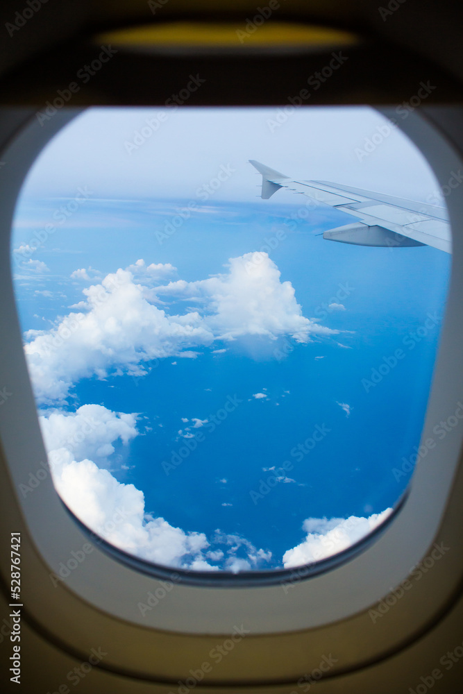 Fototapeta premium Airplane Window View Blue Sky
