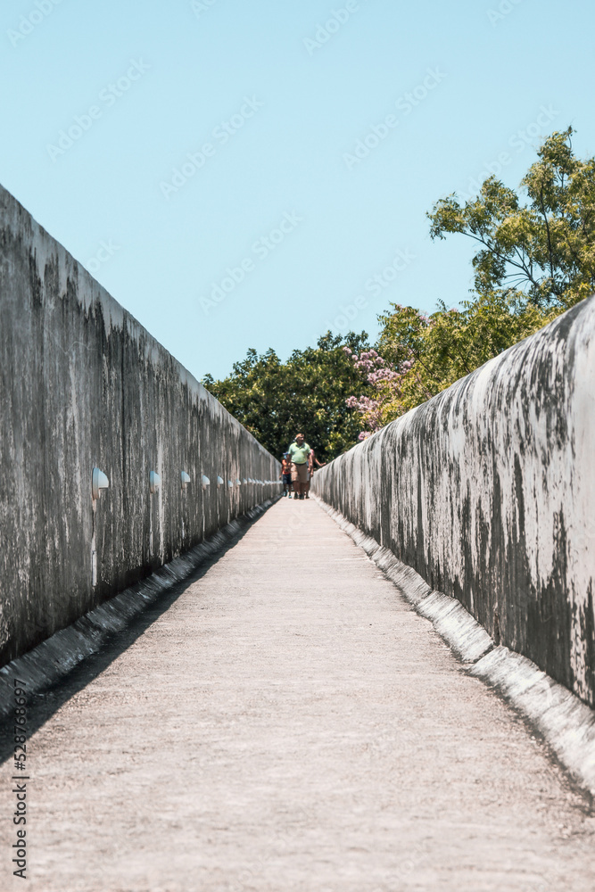 Fototapeta premium caminando muralla campeche