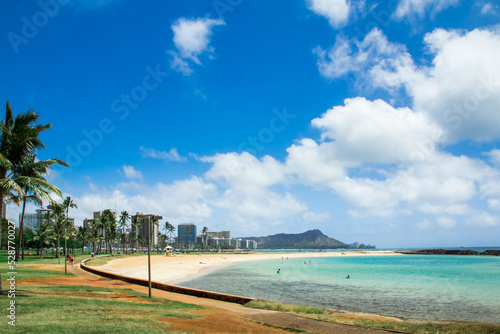 Fototapeta Naklejka Na Ścianę i Meble -  Waikiki Beach, shore of the island