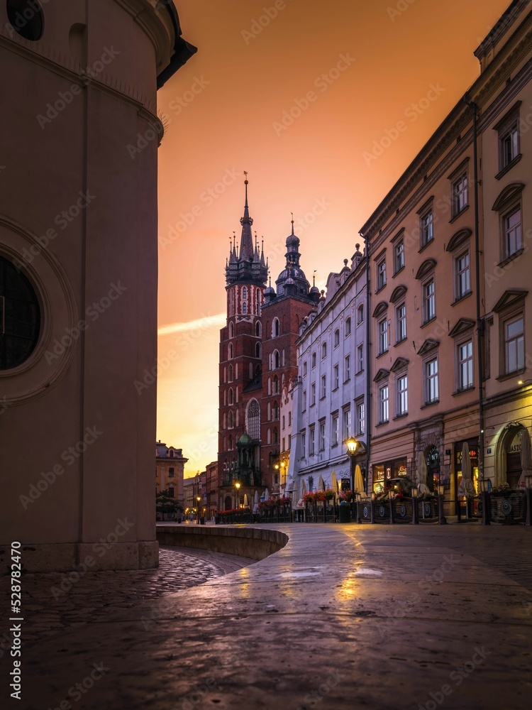 Fototapeta premium Widok na Kościół Mariacki o poranku - średni format GFX 50 sII 