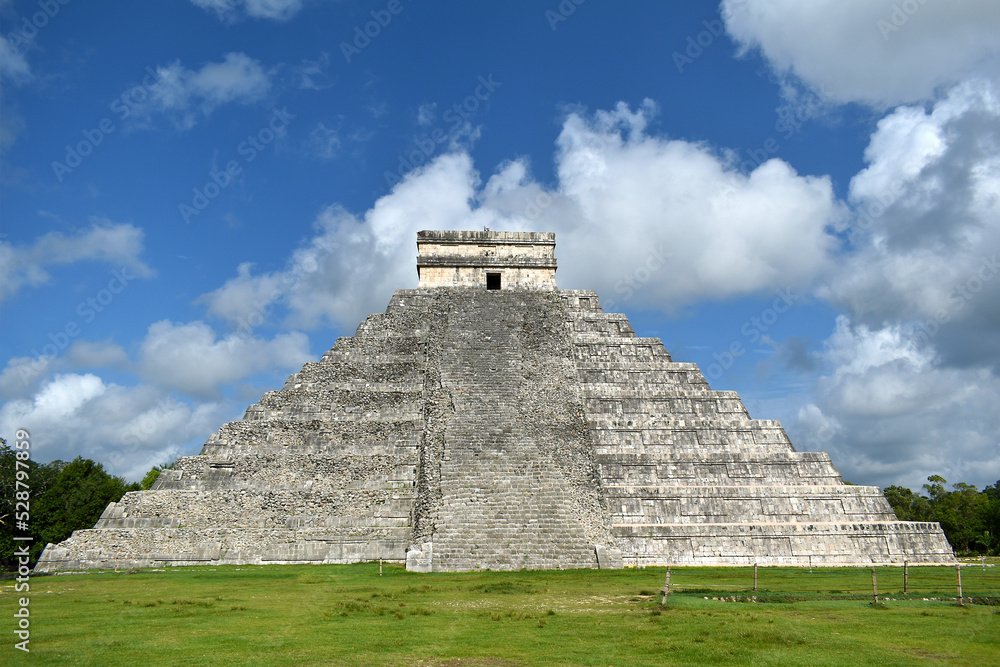 El Castillo Temple, Pyramid of Kukulkan, Chichén Itzá, Yucatán, Mexico