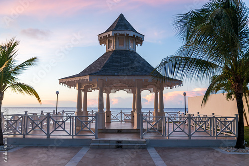 Canvastavla View of Runaway Bay beach during sunset (Jamaica).