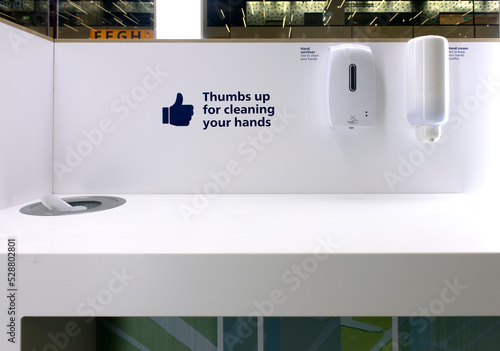 Φωτογραφία public hand sanitizing station, health concept