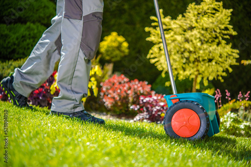 Tablou pe pânză Garden Spreader in Use