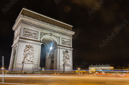 arc de triomphe at night