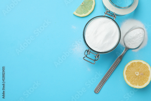 Photos Baking soda and lemon on blue background, flat lay