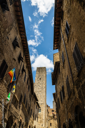 Obraz na plátně The towers of the small medieval hilltop town of San Gimignano in Tuscany, Italy, Europe