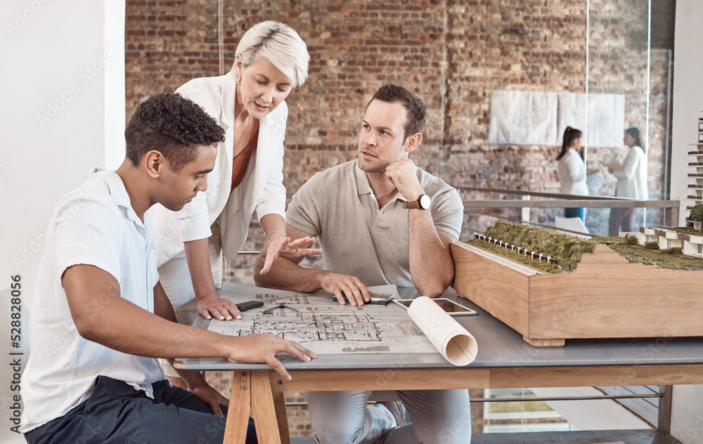 Foto Stock Architect, builder and engineer meeting and working as a ...