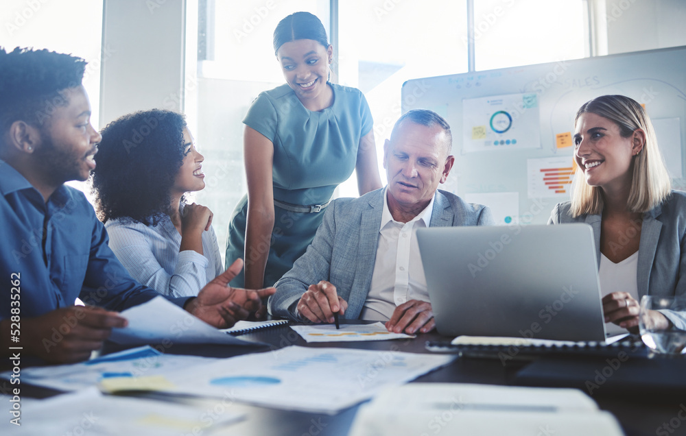 Obraz premium Digital marketing collaboration and people business meeting conversation of website seo data analytics with vision, goal and motivation for company growth. Teamwork, planning and strategy with laptop