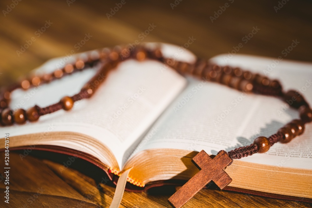 Fototapeta premium Rosary beads kept on open bible