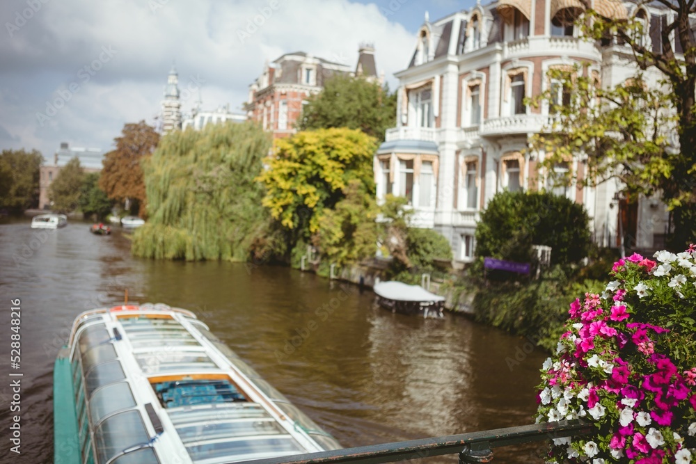 Naklejka premium Canal in amsterdam