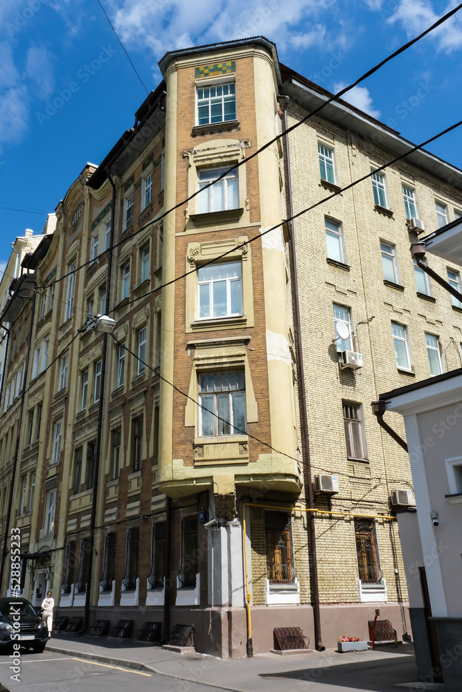 HOUSE IN TRUBNIKOVSKY LANE IN MOSCOW