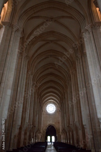 Interior del Monasterio de Alcoba  a  Portugal