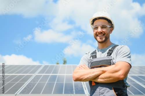 Fotografie A man working at solar power station.