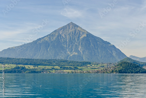 Niesen, Faulensee, Thunersee, Merligen, Spiez, Seeufer, Seerundfahrt, Alpen, Schweizer Berge, Wassersport, Wanderweg, Berner Oberland, Sommer, Schweiz