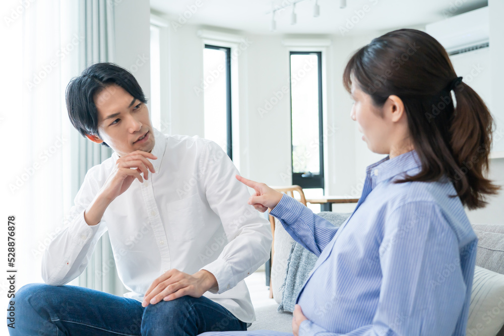 喧嘩するカップル 喧嘩するカップル