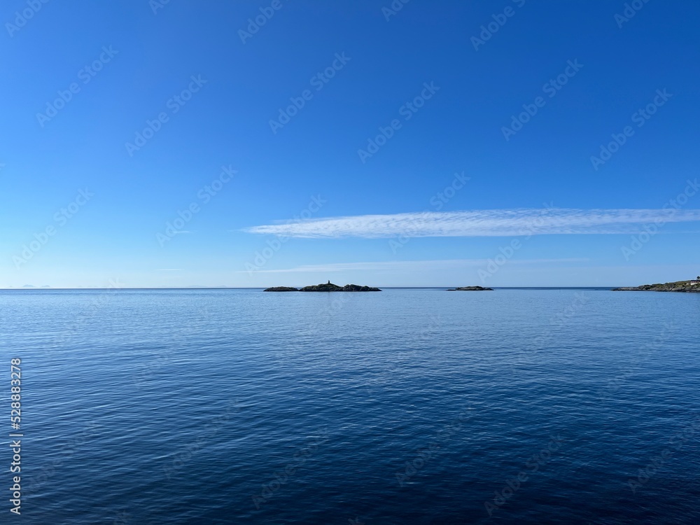 blue seascape, sea horizon, quiet sea surface
