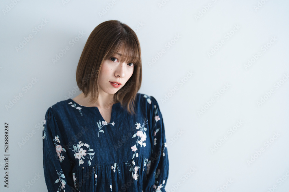カジュアルファッションの女性 カジュアルファッションの女性