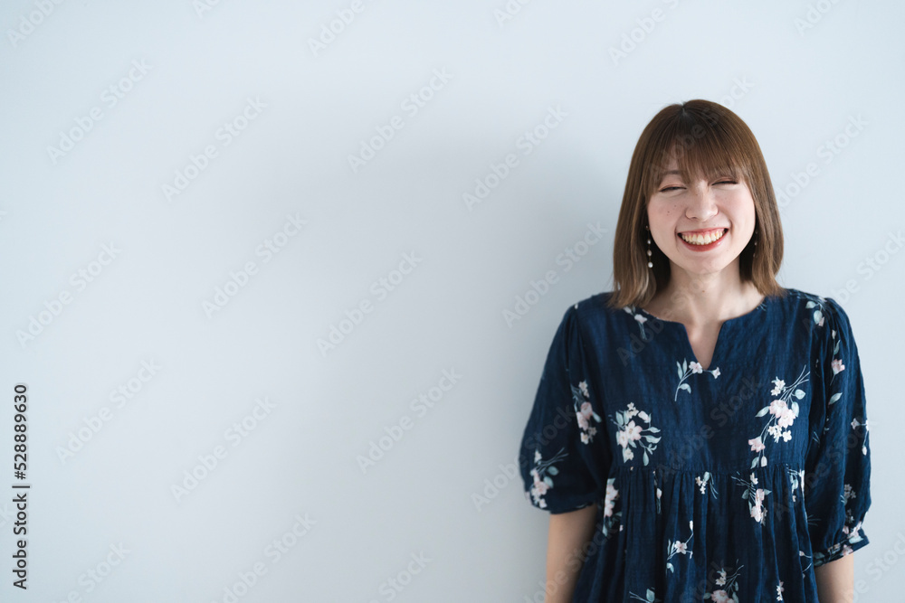 カジュアルファッションの女性 カジュアルファッションの女性