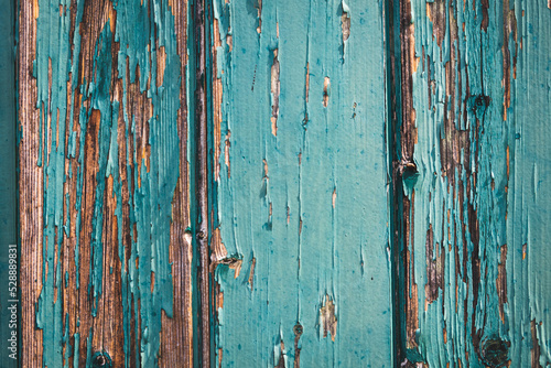 Abblätternde blau grüne Farbe an einer Hauswand © Sonja Birkelbach