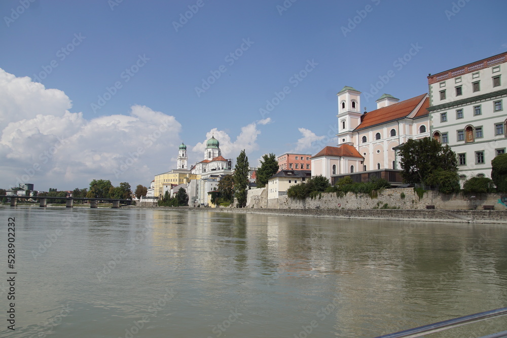 Obraz premium View from a sightseeing boat at the German city of Passau with the St. Stephen's Cathedral. Sailing on the Inn River. Summer, August, Germany.