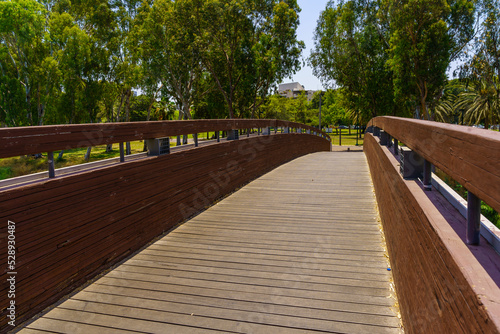 Footbridge over the Yarkon river, in the Yarkon Park © RnDmS