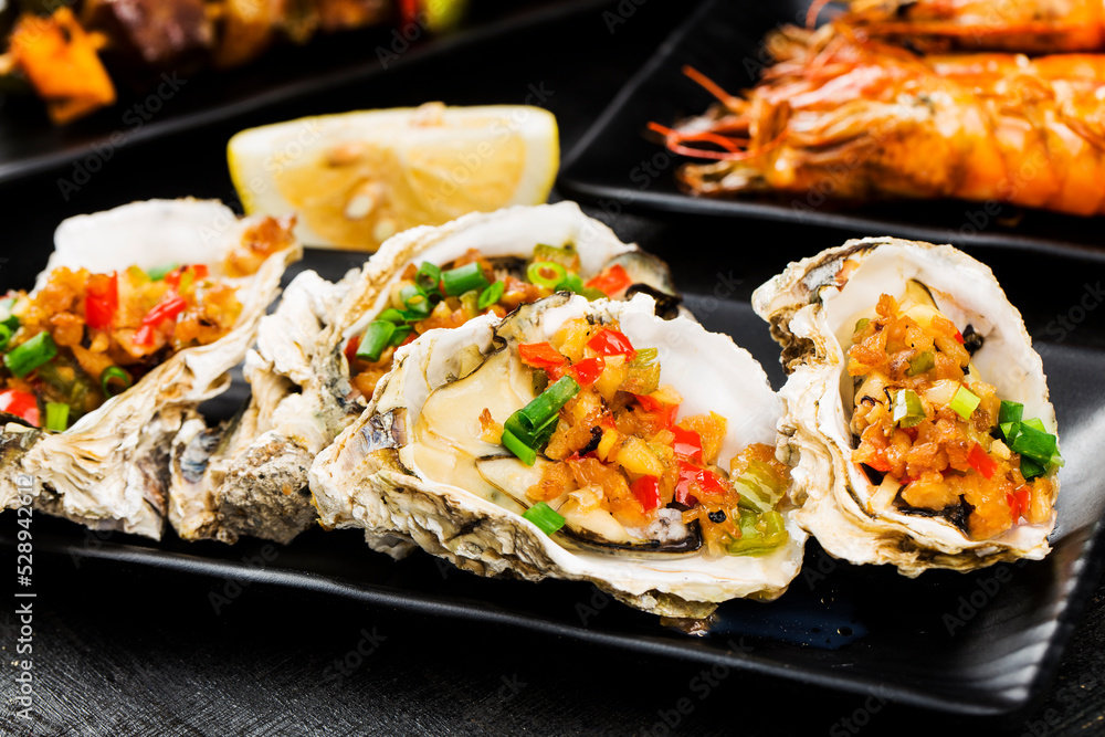 Grilled oysters with lemon garlic Grilled oysters with lemon garlic